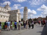   Canmpo dei Miracoli i Pisa med det sk�ve t�rn og katedralen